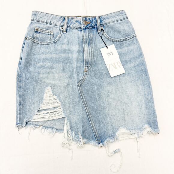Zara Hi-Rise Mini Skirt Raw Hem Edge Light Wash Ripped Size Small NWT - Picture 1 of 5